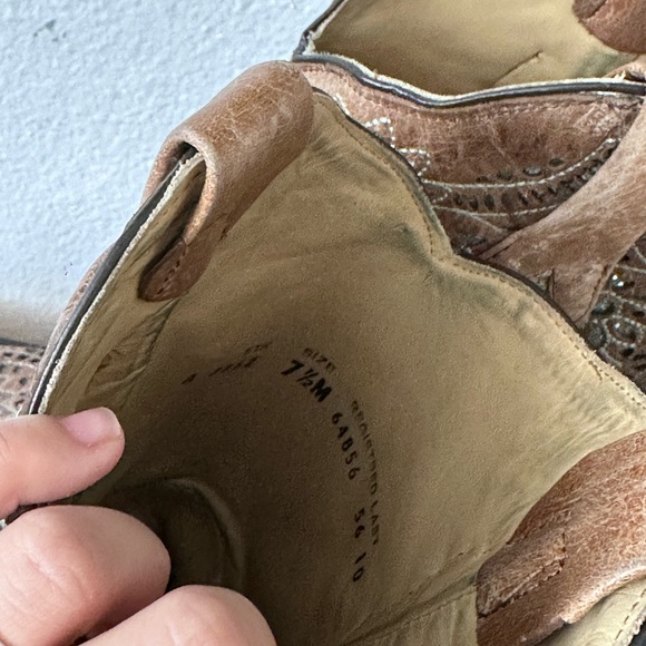 Embroidered Brown Western Boots - Picture 5 of 7